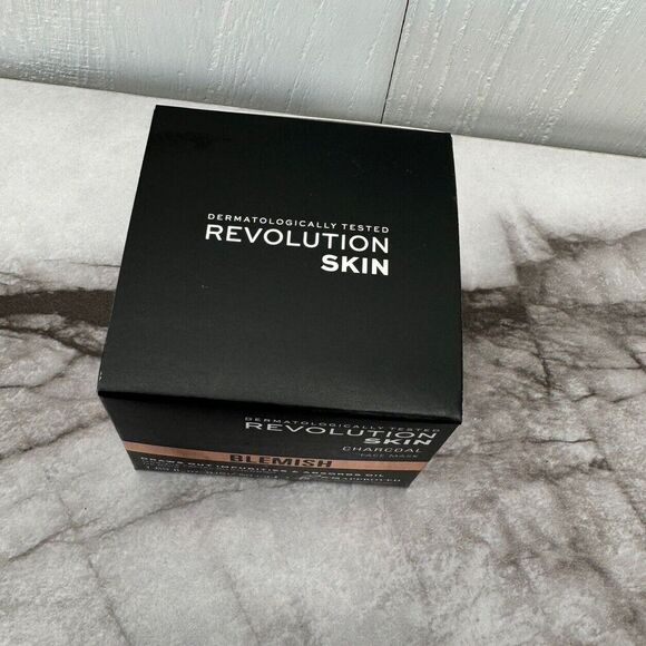 Revolution Skin Charcoal Face Mask For Blemishes - Picture 2 of 6